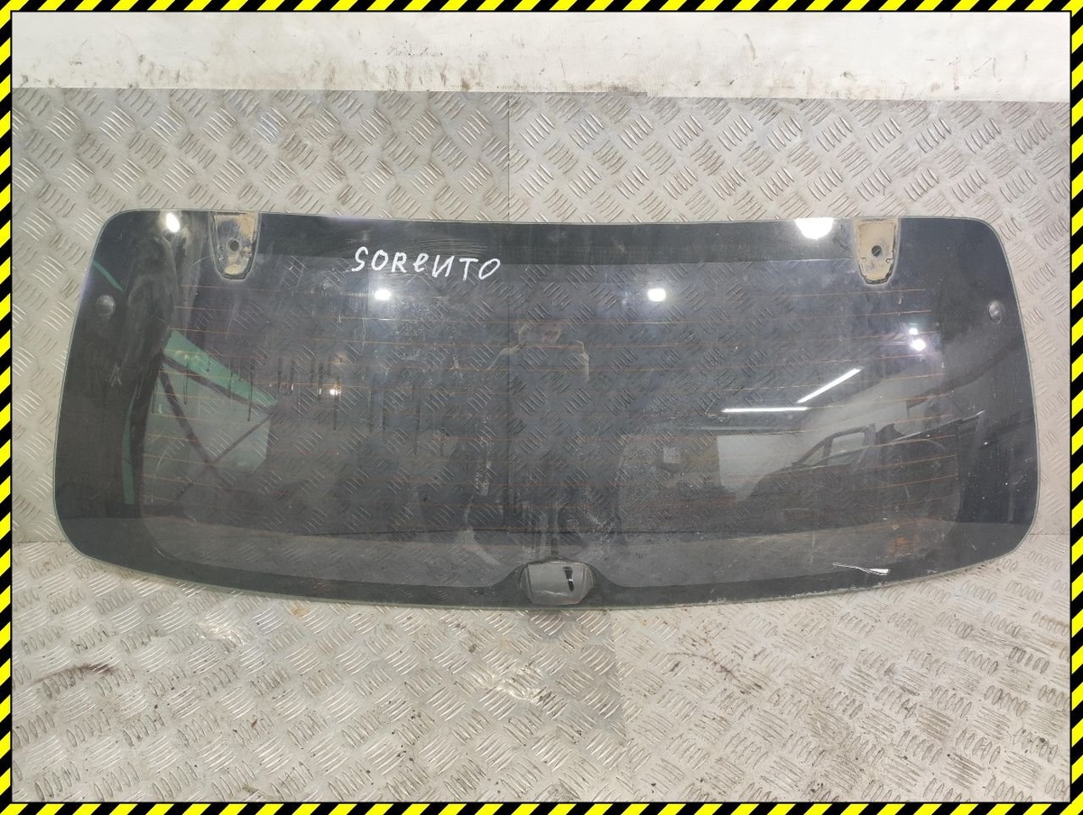 Стекло заднее к Kia Sorento 2004