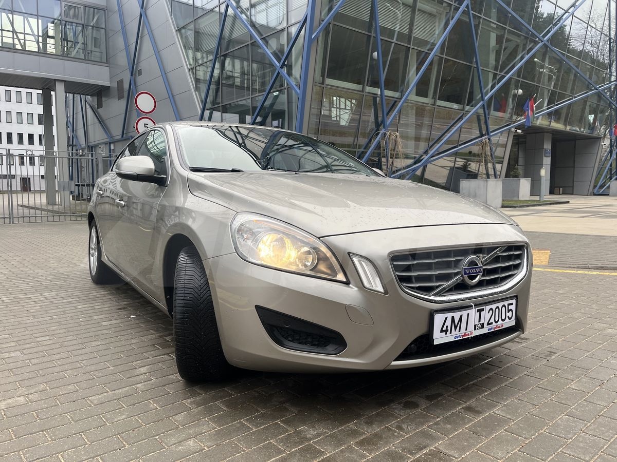 Volvo S60 II, 2011