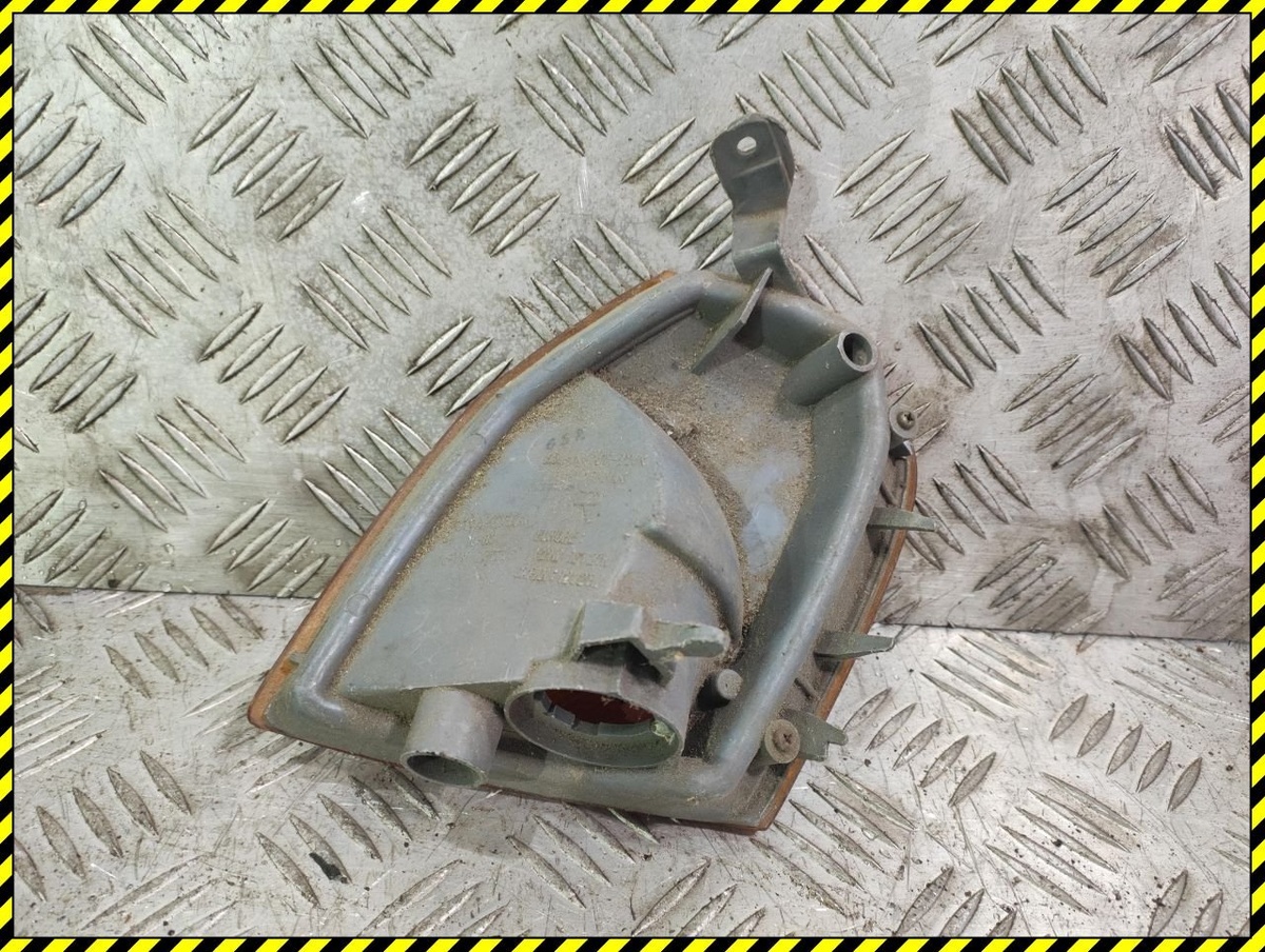 Поворотник правый к Toyota Starlet 1997