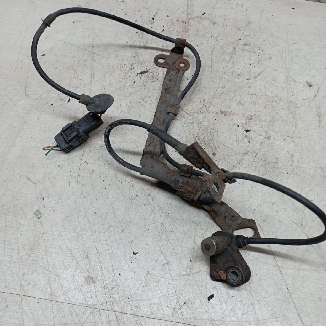 Датчик ABS передний к Mazda 323 2000
