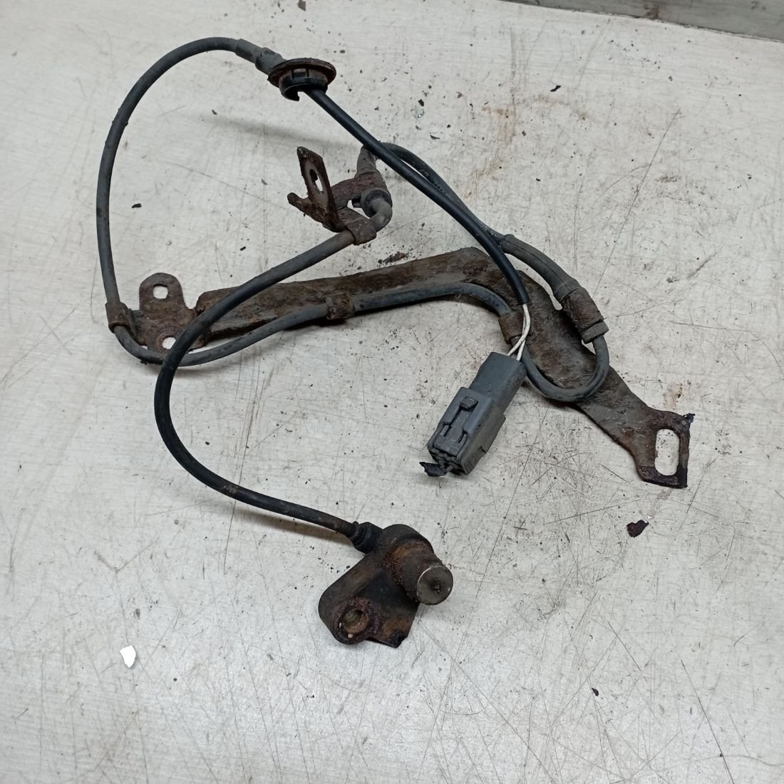 Датчик ABS передний к Mazda 323 2000