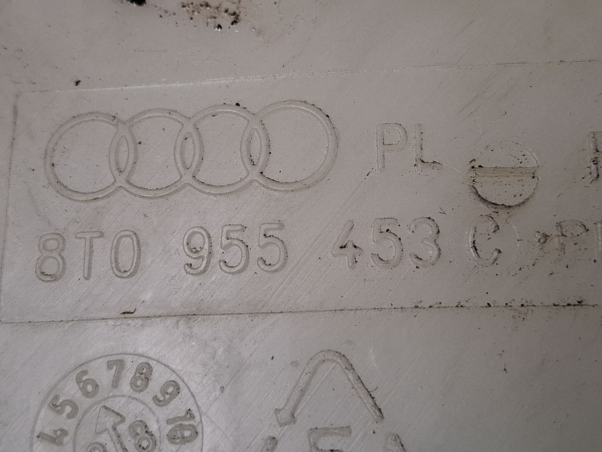 Бачок омывателя к Audi A4 2010