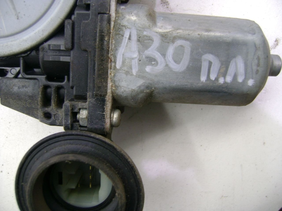 Стеклоподъемник к Toyota Prius 2008