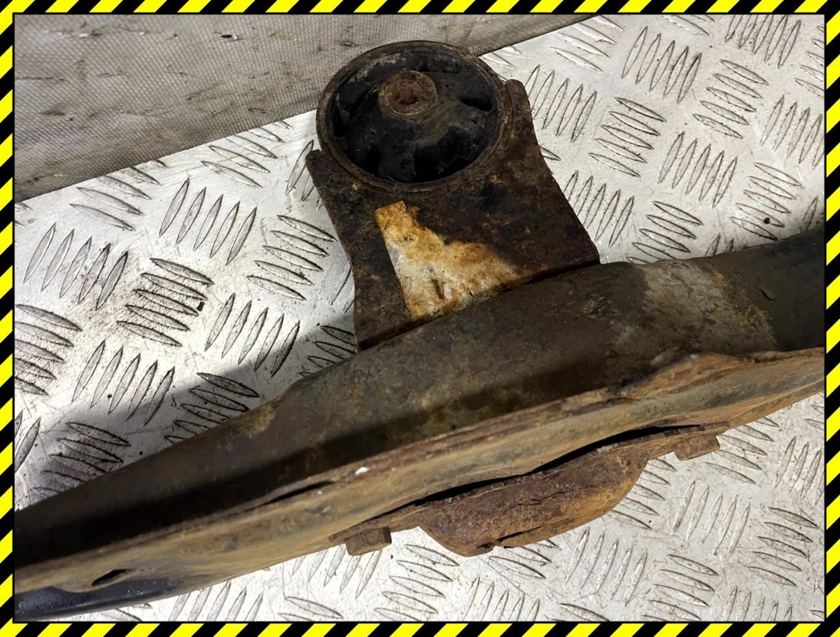 Балка под КПП к Toyota Carina E 1994