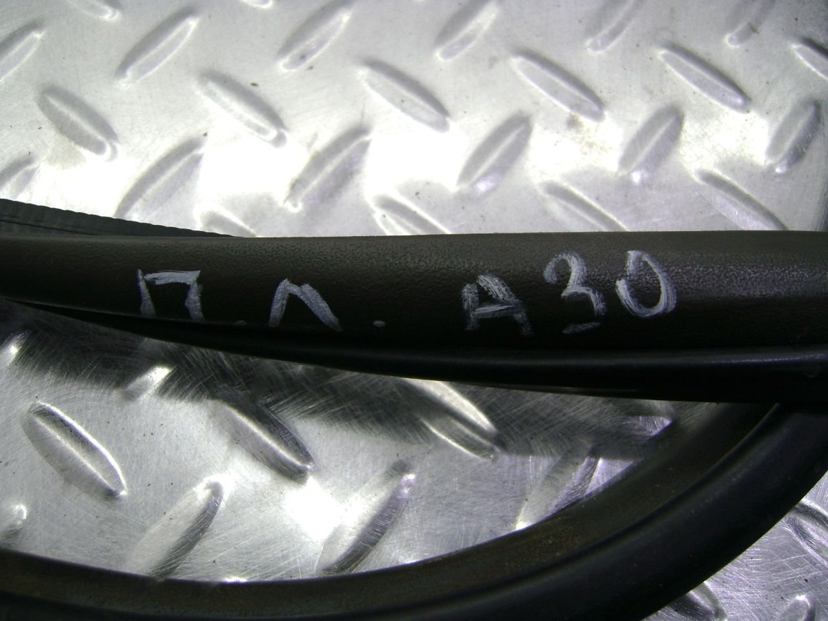 Уплотнитель двери передней левой к Toyota Prius 2008