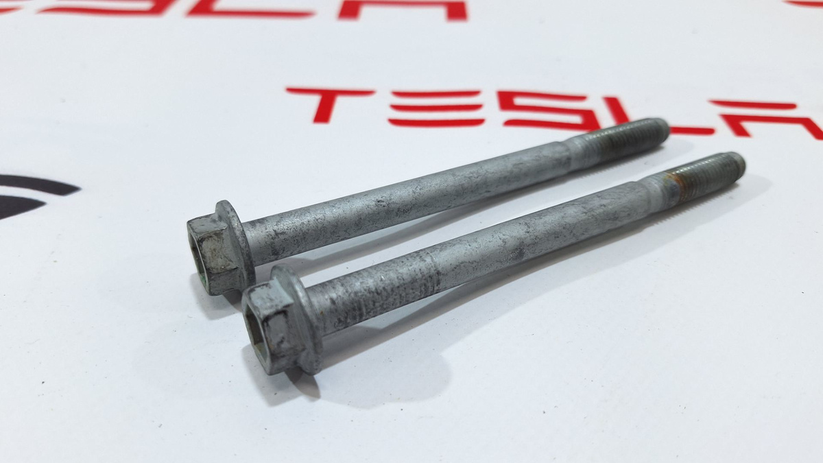 Болт к Tesla Model S 2021