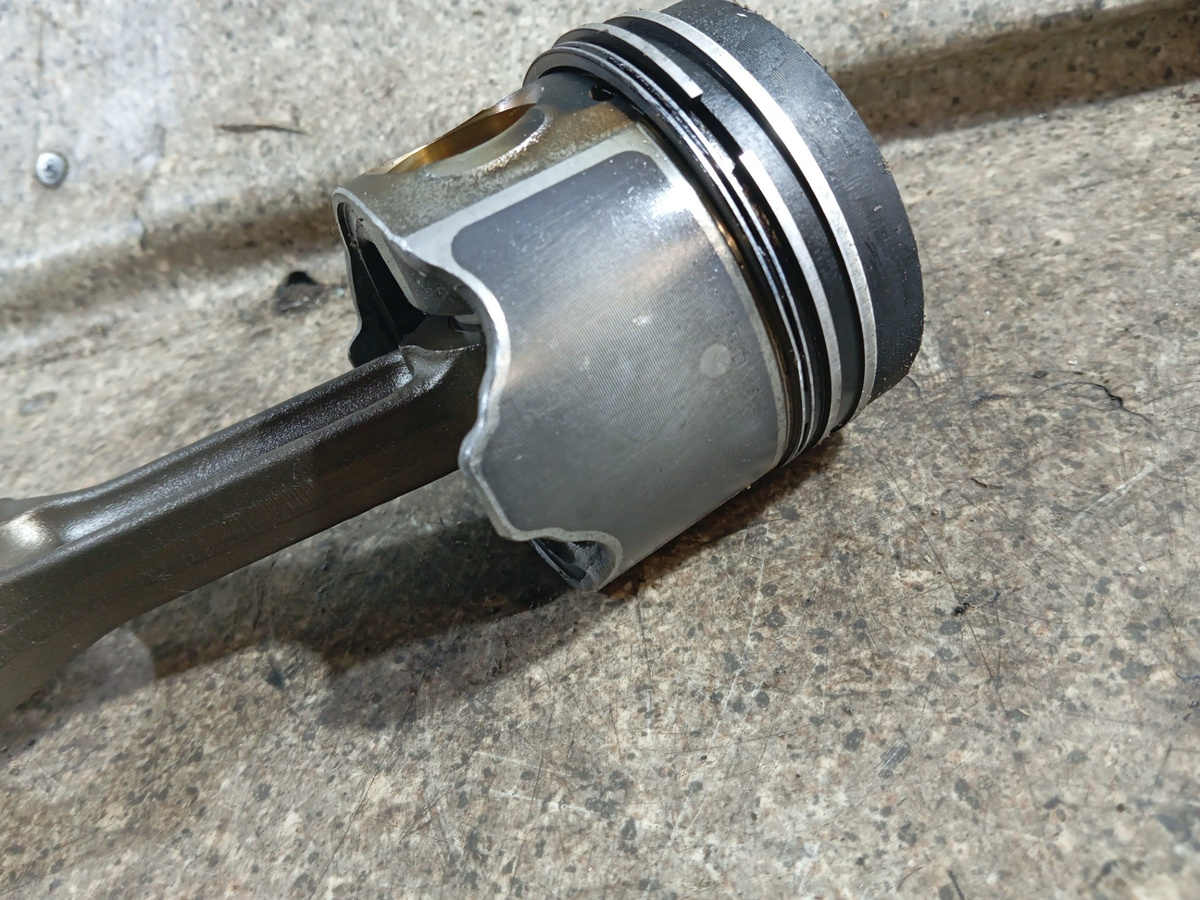 Поршень к Renault Laguna 2000