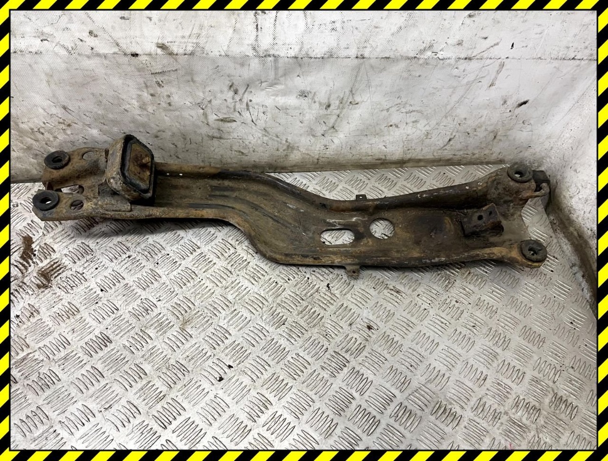 Балка под КПП к Mazda 323 1985