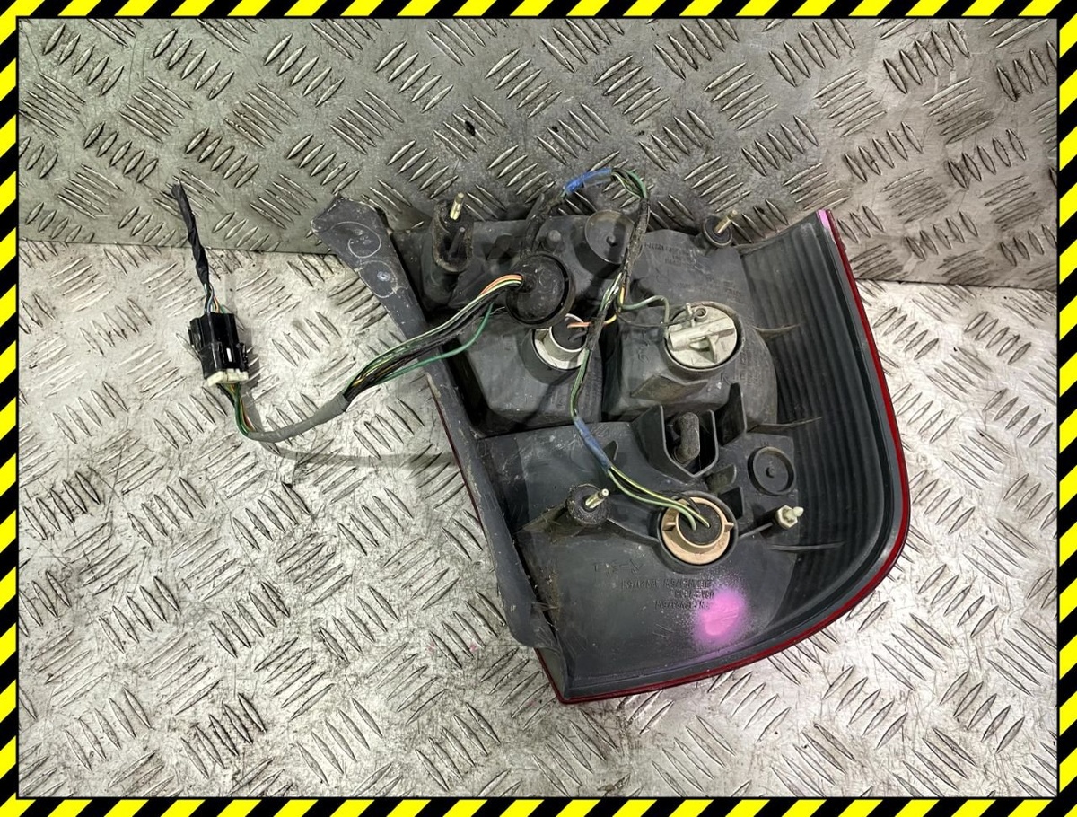 Фонарь задний правый к Mazda 323 2001