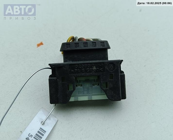 Разъем AUX / USB к Mercedes-Benz Vaneo 2001