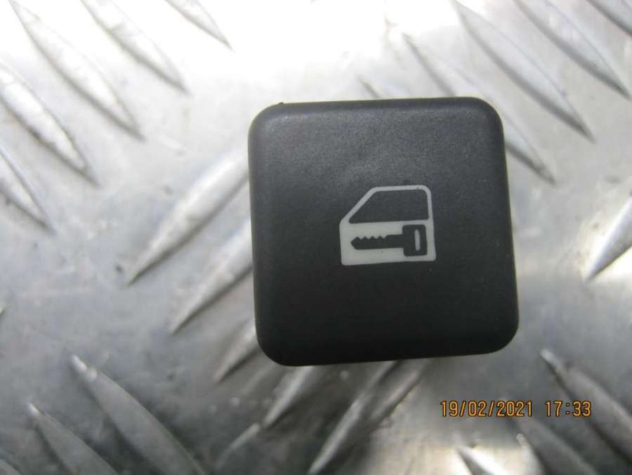 Кнопка центрального замка к BMW 7 series 2002