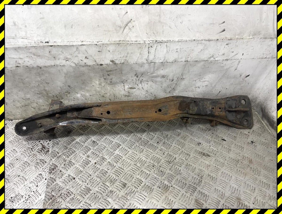Балка под КПП к Mitsubishi Galant 1994