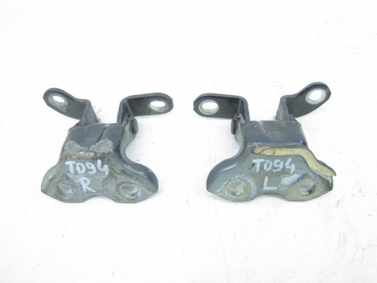Петля двери к Toyota Prius 2009