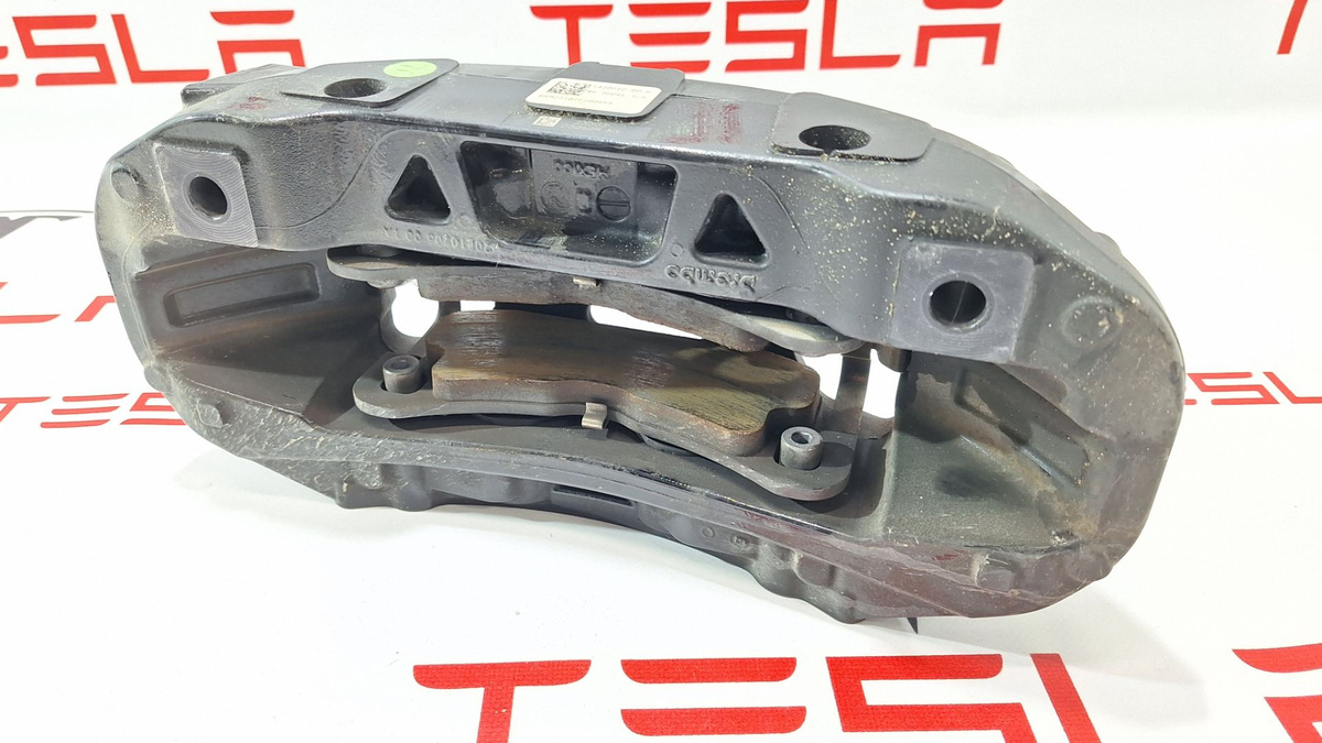 Суппорт передний правый к Tesla Model S 2021