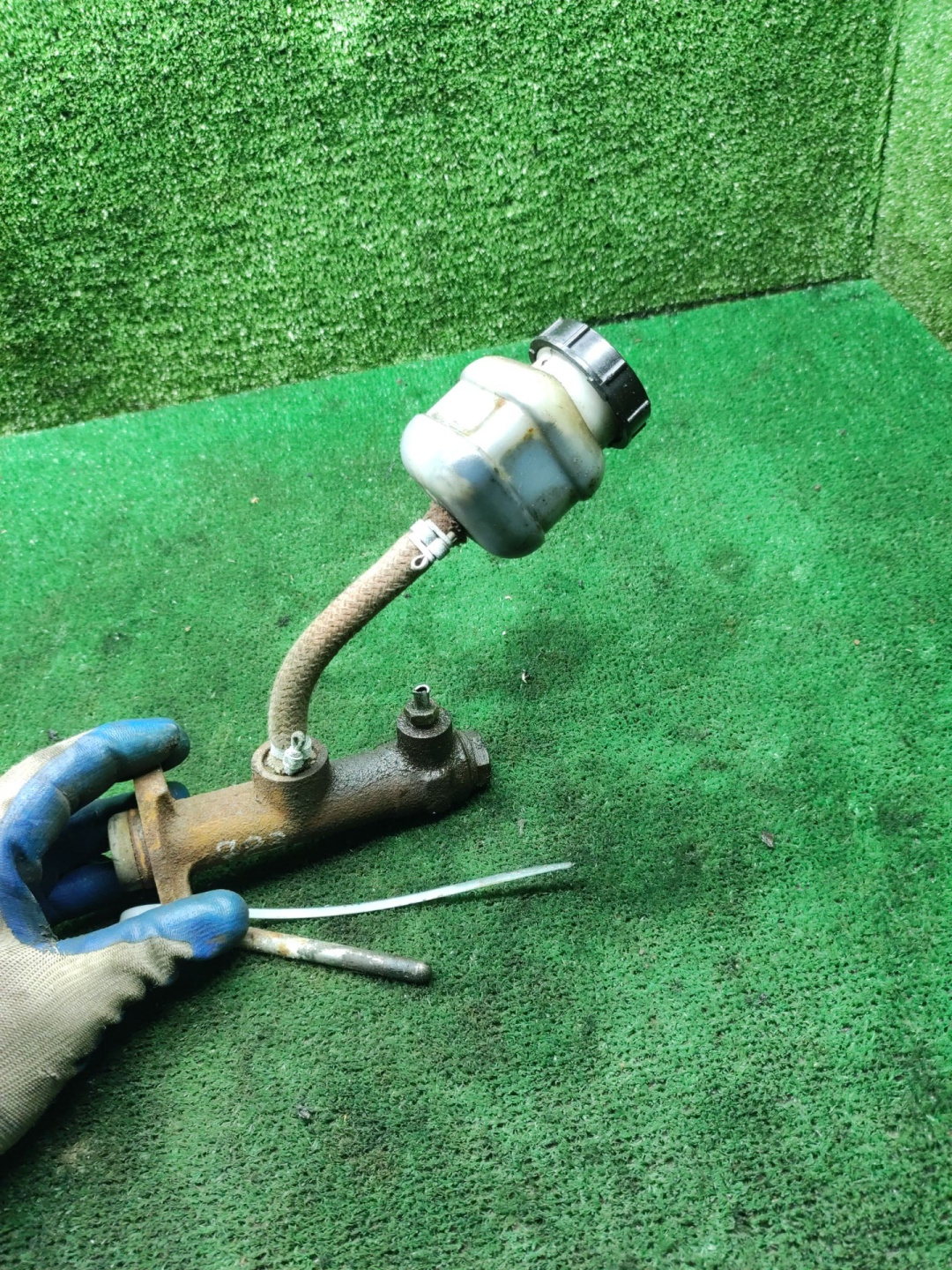 Цилиндр сцепления главный к Chevrolet Niva 2008