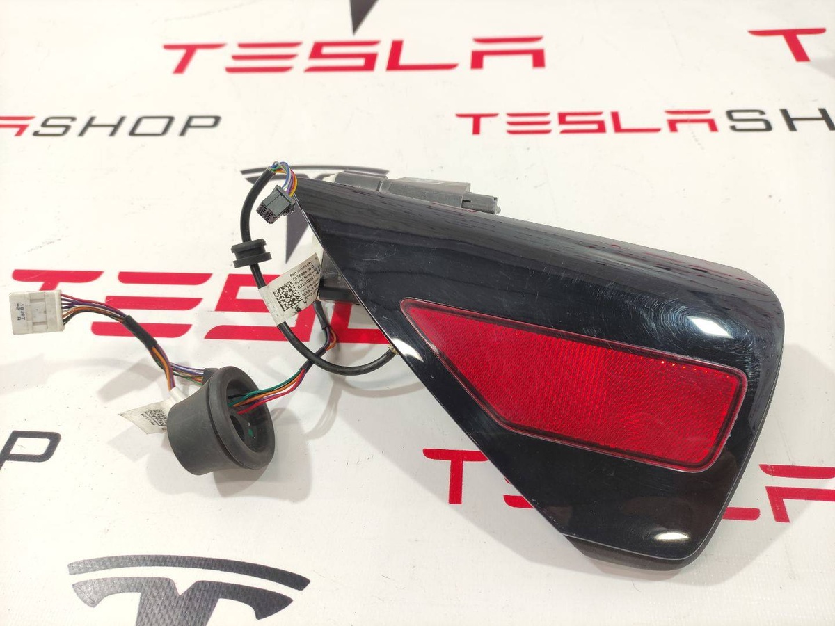 Лючок порта зарядки к Tesla Model 3 2019
