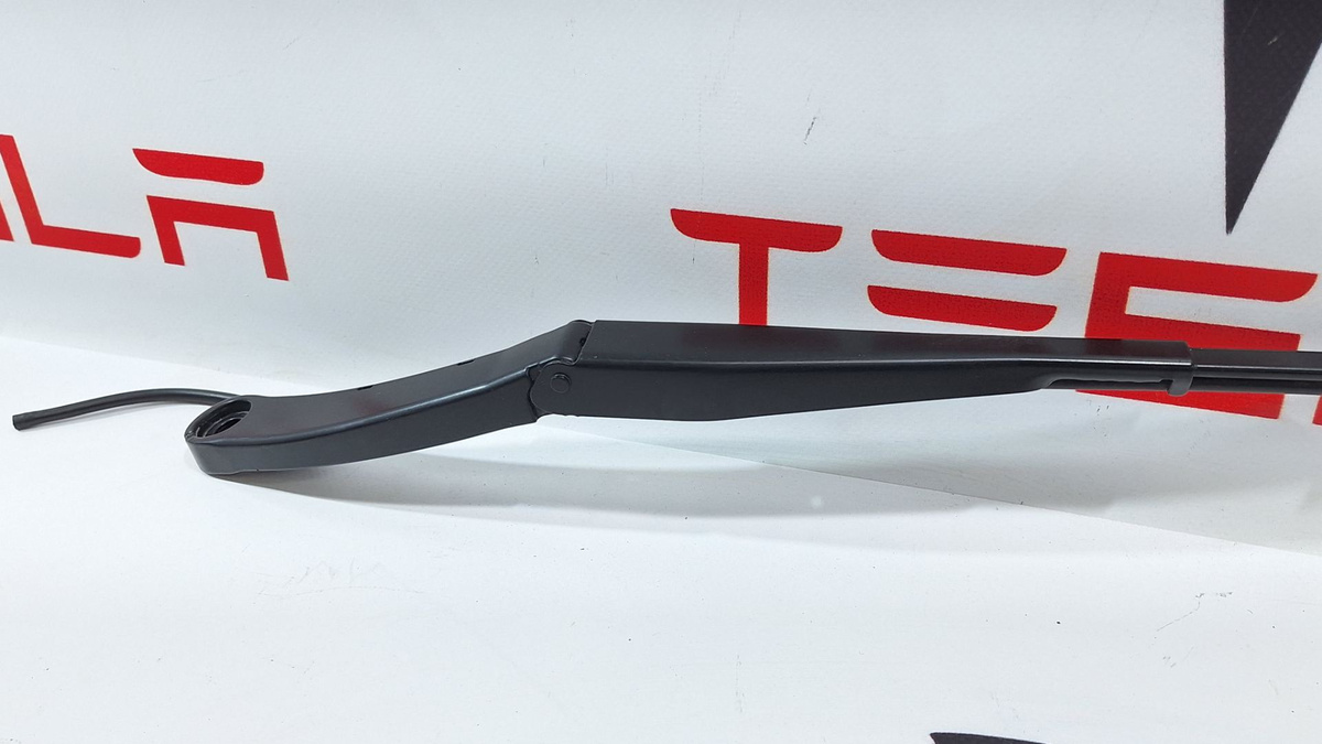 Щеткодержатель к Tesla Model S 2021