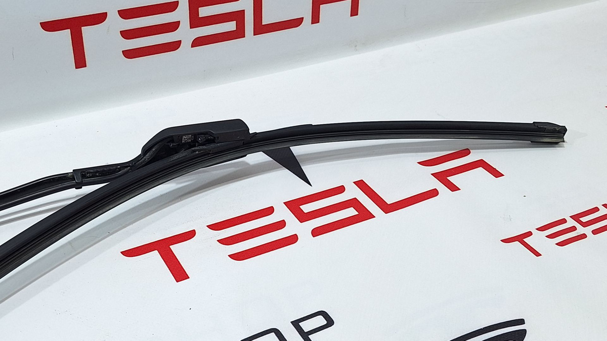 Щеткодержатель к Tesla Model S 2021
