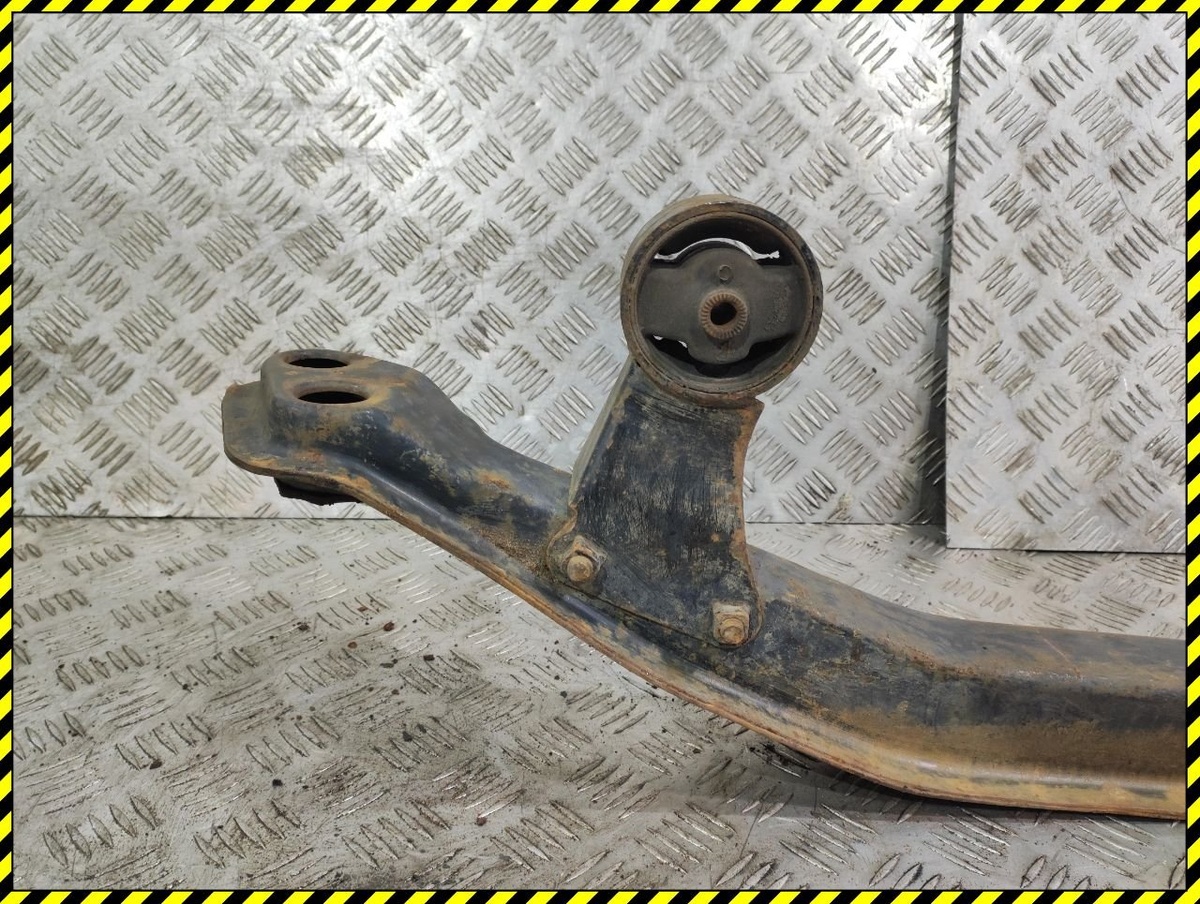 Балка под КПП к Mitsubishi Lancer 1990