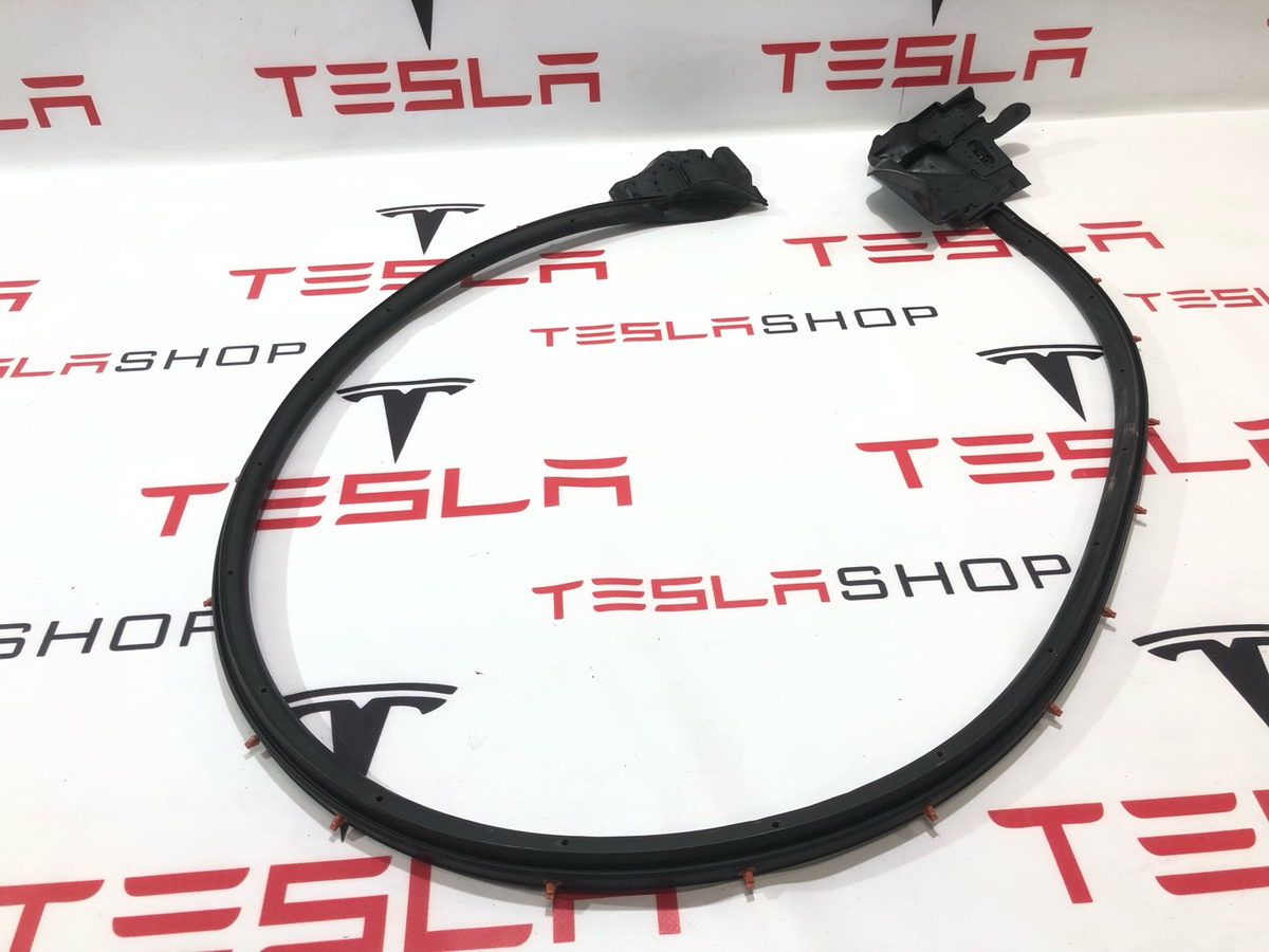 Уплотнитель к Tesla Model S 2021