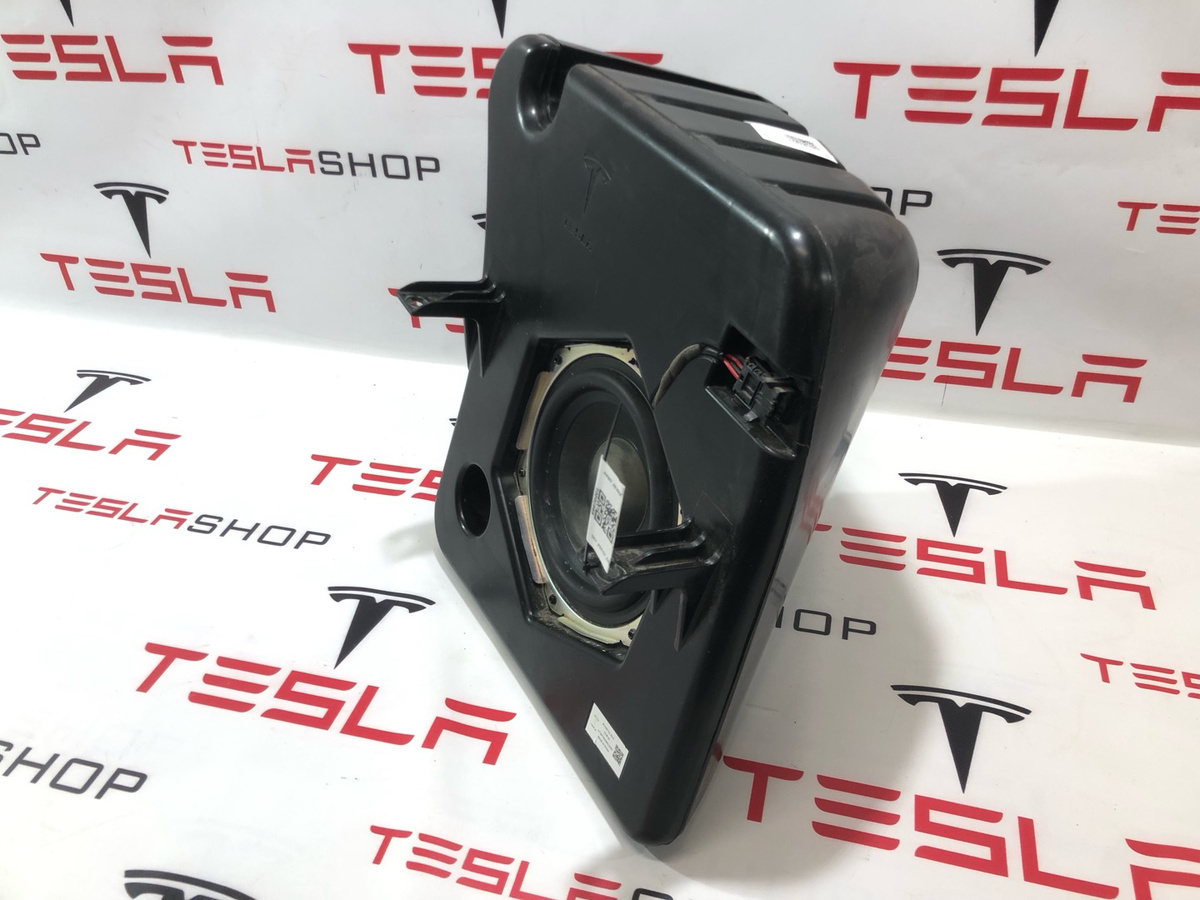 Сабвуфер к Tesla Model X 2022
