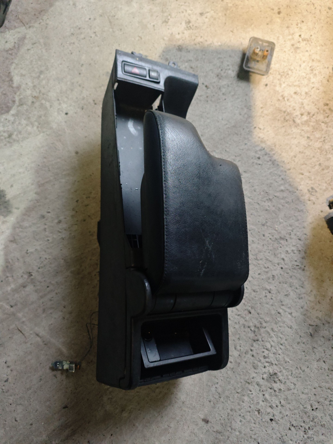 Подлокотник к BMW 3 series 2004