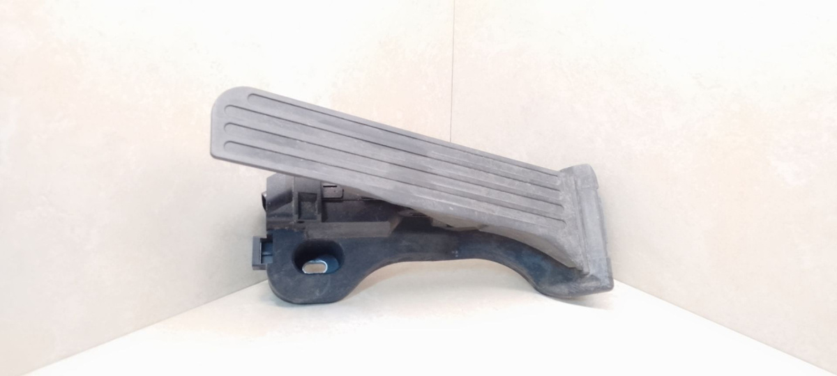 Педаль к Volkswagen Passat 2007