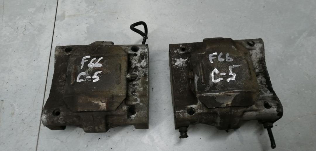 Суппорт задний правый к Citroen C5 2001
