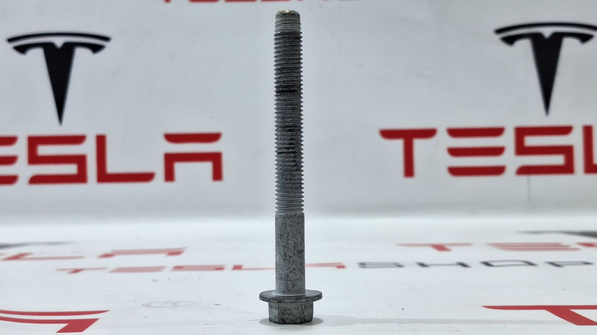 Болт к Tesla Model S 2021