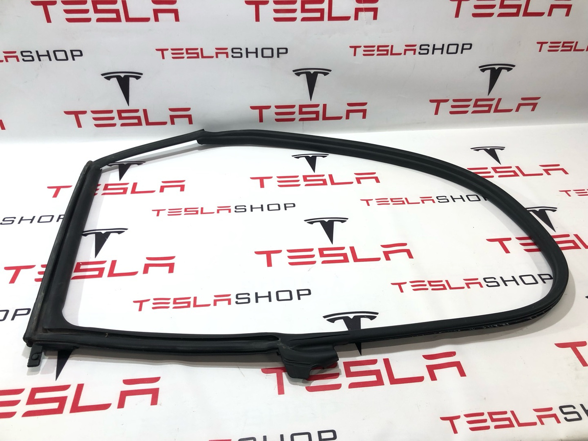 Уплотнитель к Tesla Model S 2021