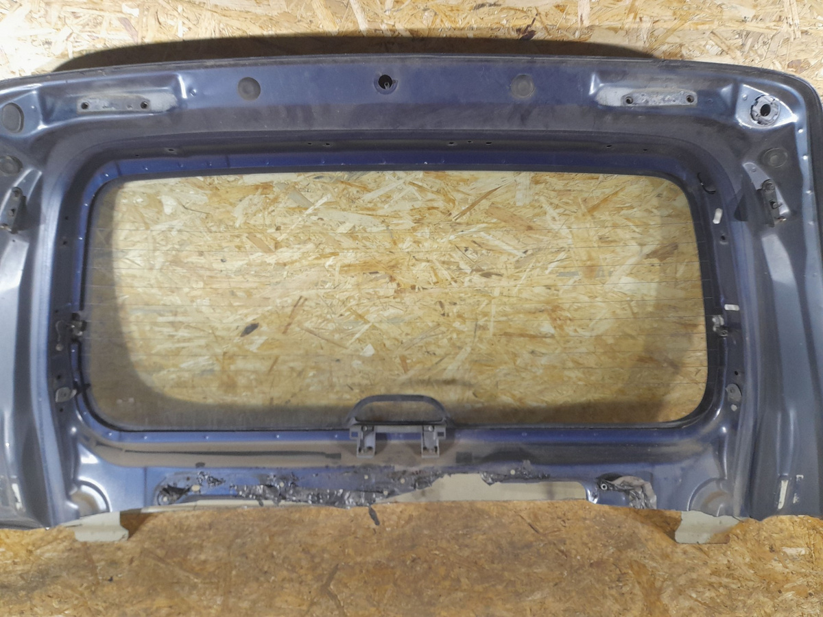 Стекло заднее к Kia Carnival 2002