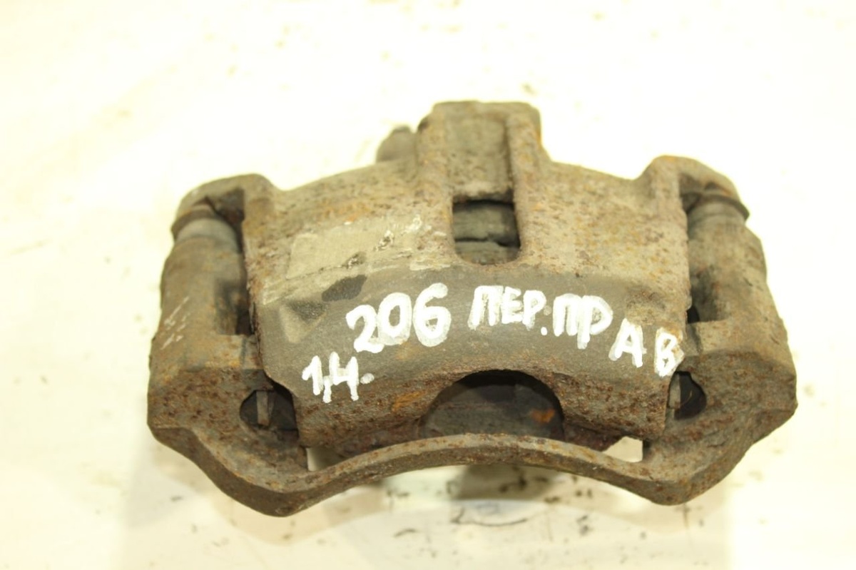 Суппорт передний левый к Peugeot 206 2004