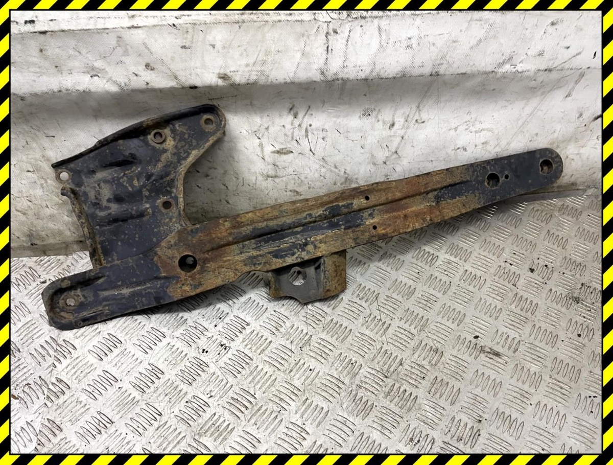 Балка под КПП к Mitsubishi Sigma 1993