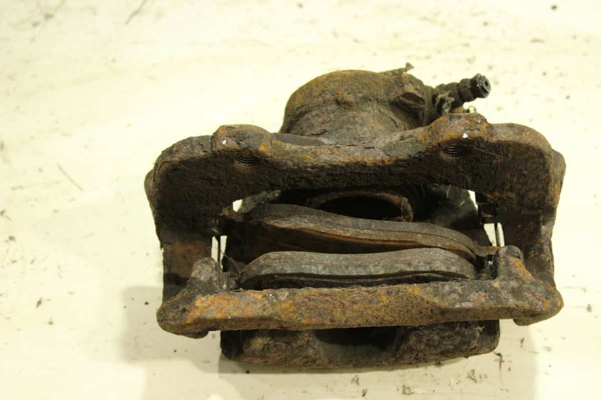 Суппорт передний левый к Fiat Ulysse 2005