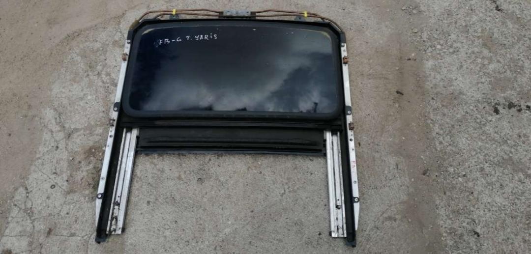 Люк к Toyota Yaris 2001