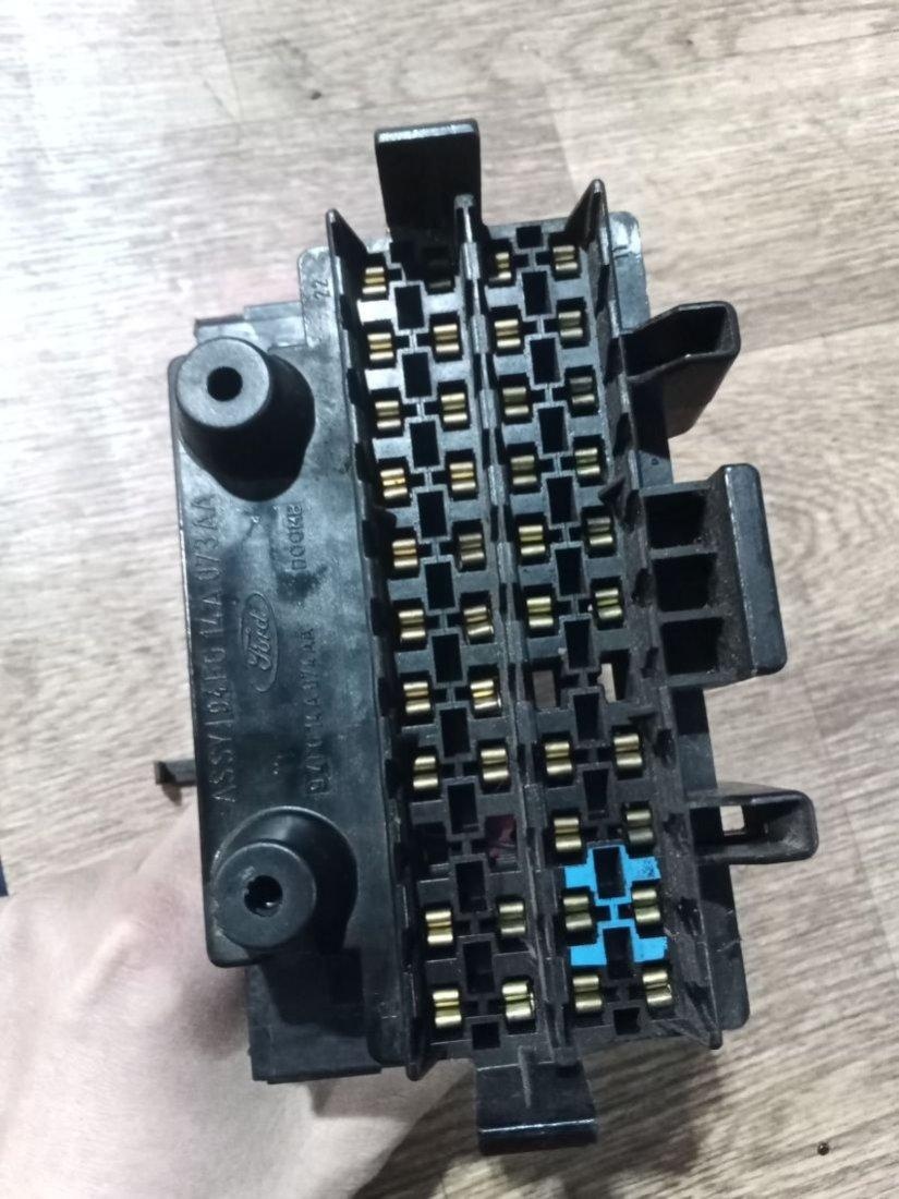 Блок предохранителей к Ford Fiesta 1995