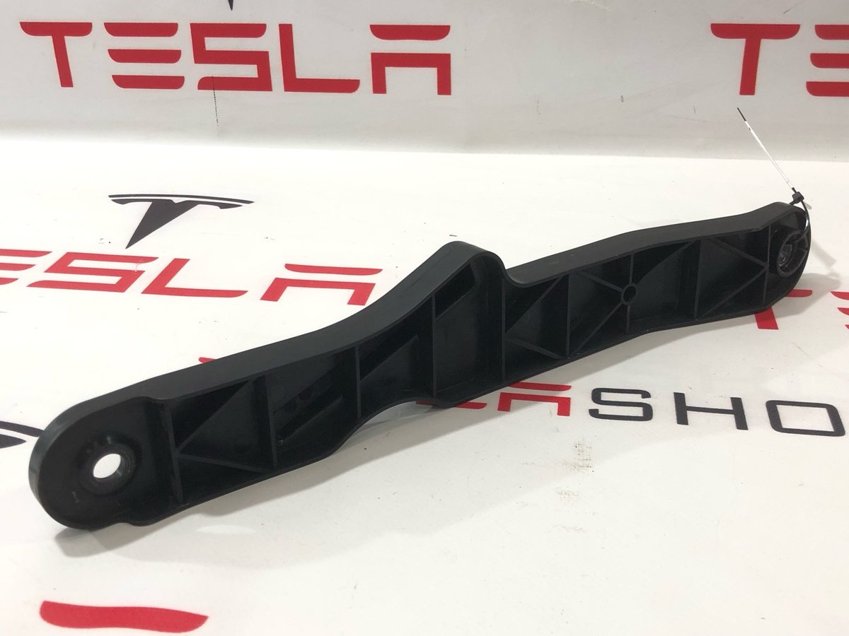 Распорка стоек к Tesla Model S 2021