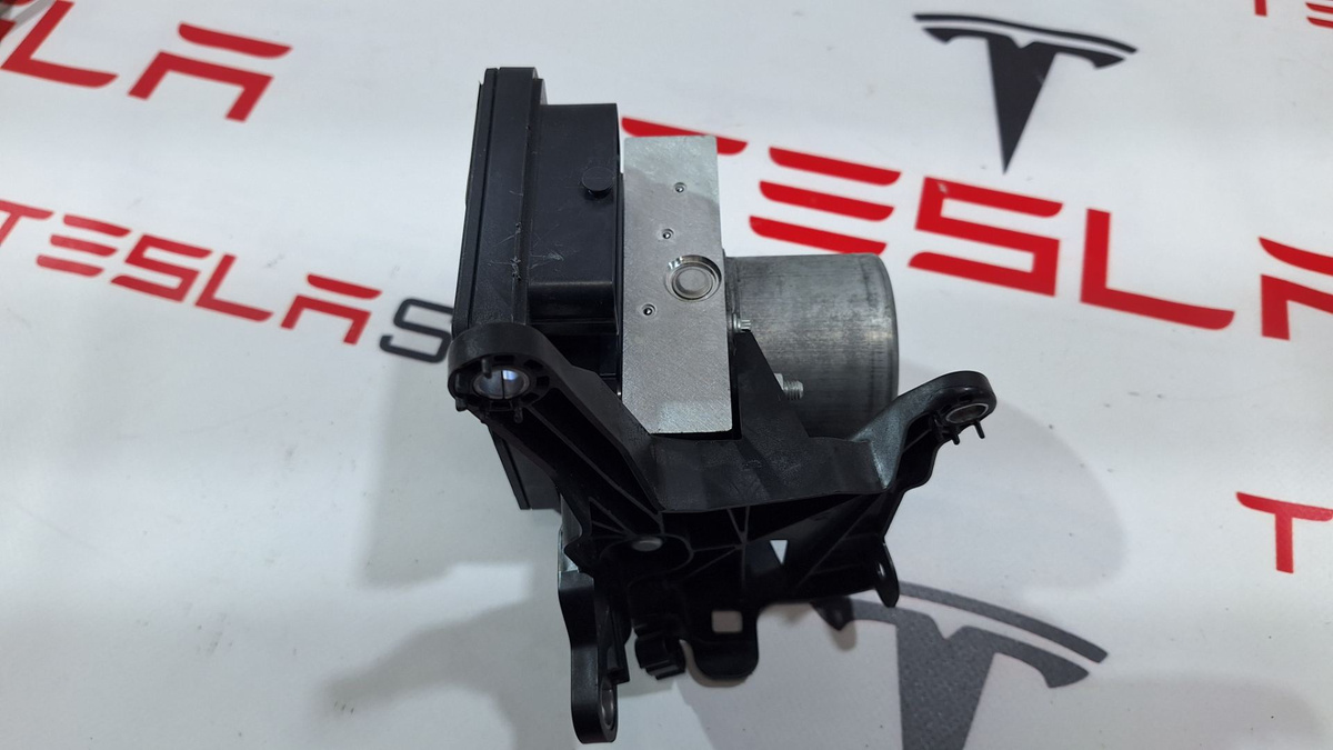 Блок ABS к Tesla Model S 2021