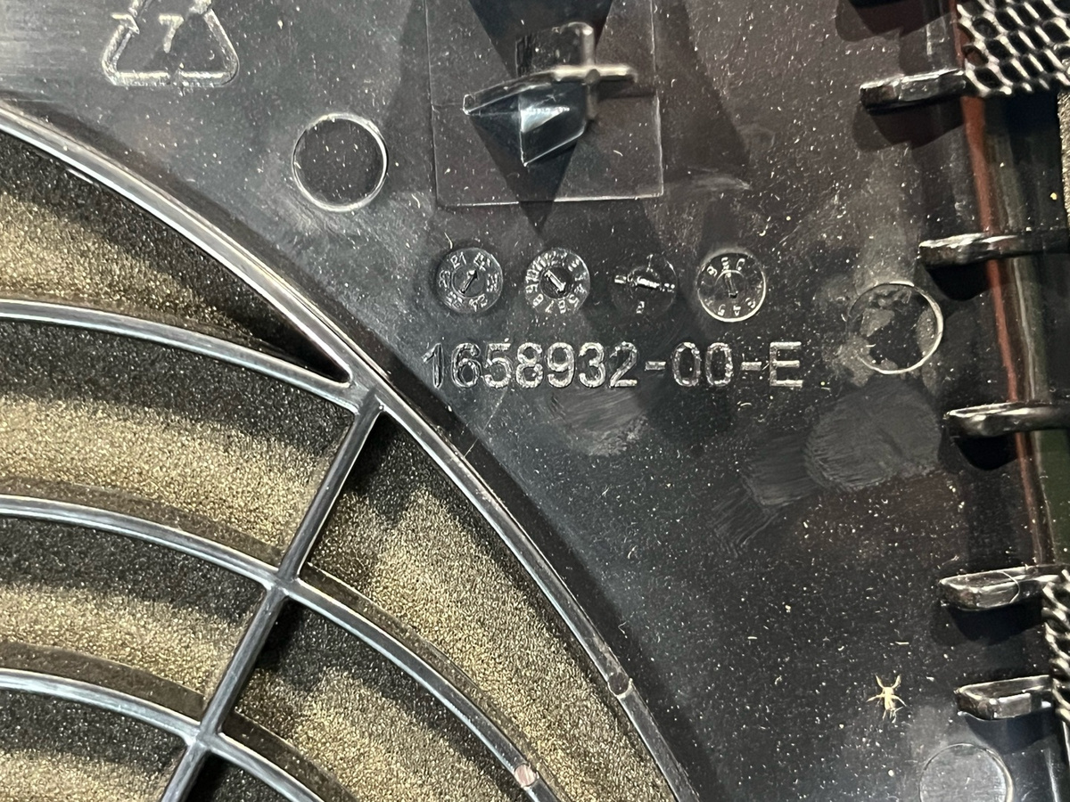 Сетка для динамика к Tesla Model X 2023