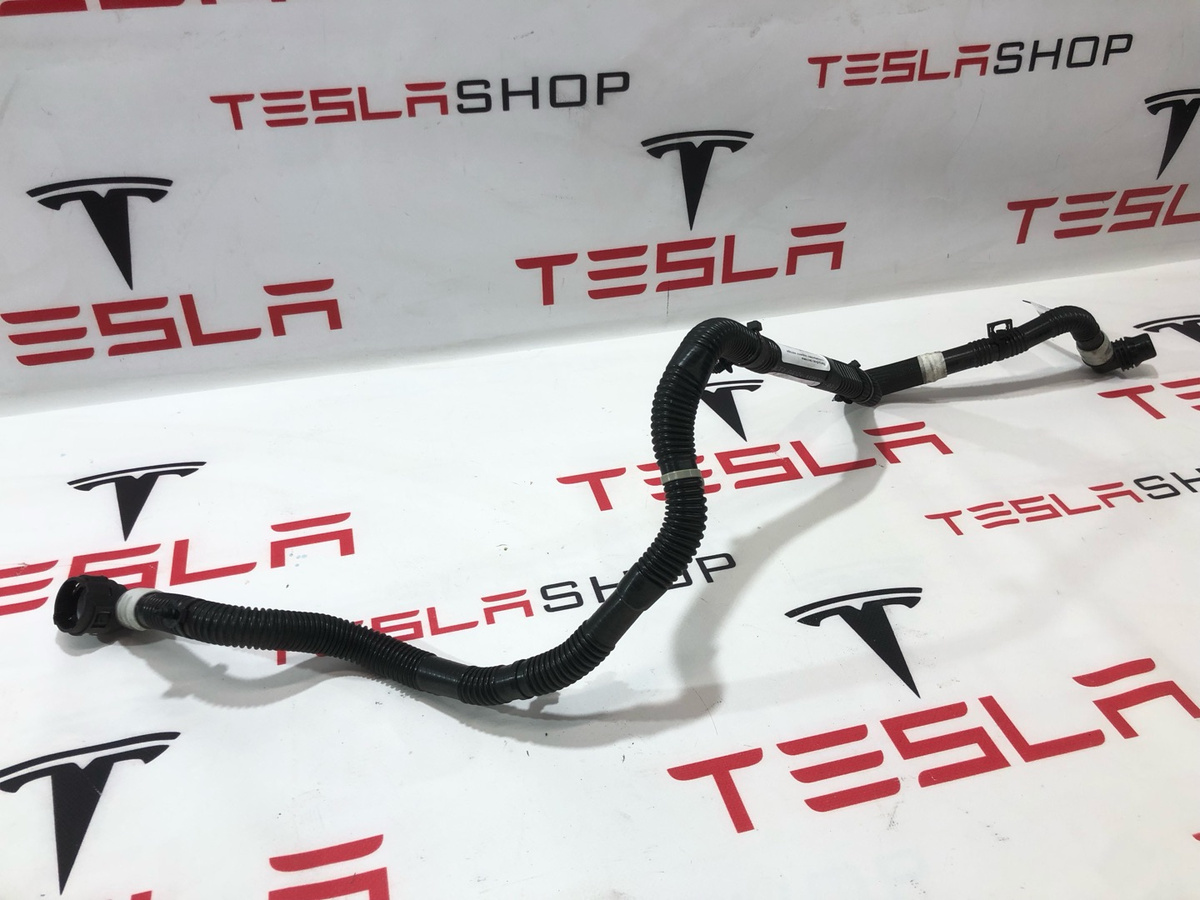 Патрубок радиатора к Tesla Model S 2021