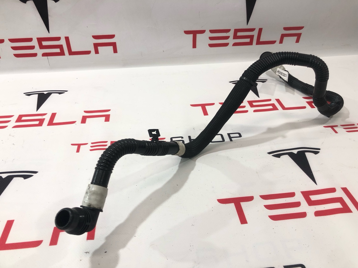Патрубок радиатора к Tesla Model S 2021