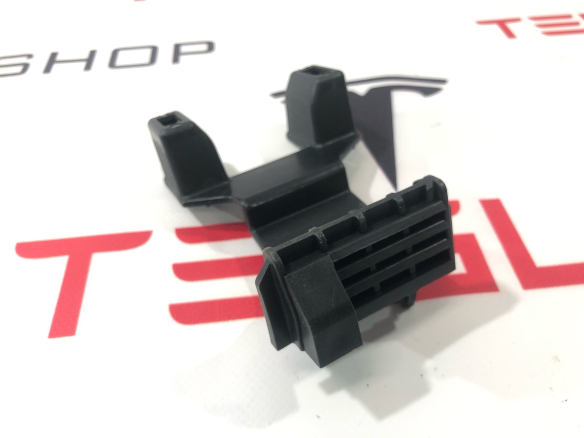 Механизм (прочие) к Tesla Model S 2021