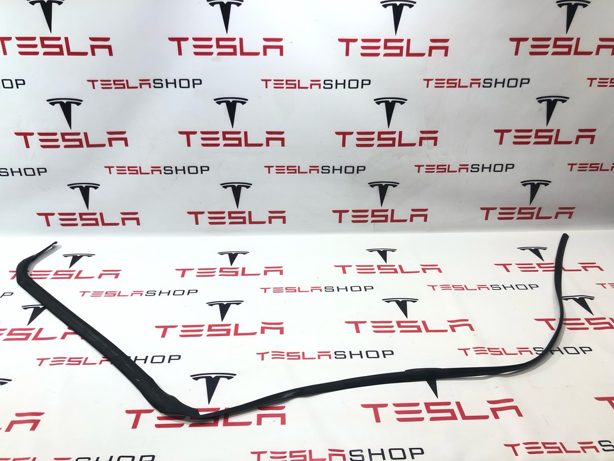 Уплотнитель к Tesla Model S 2021