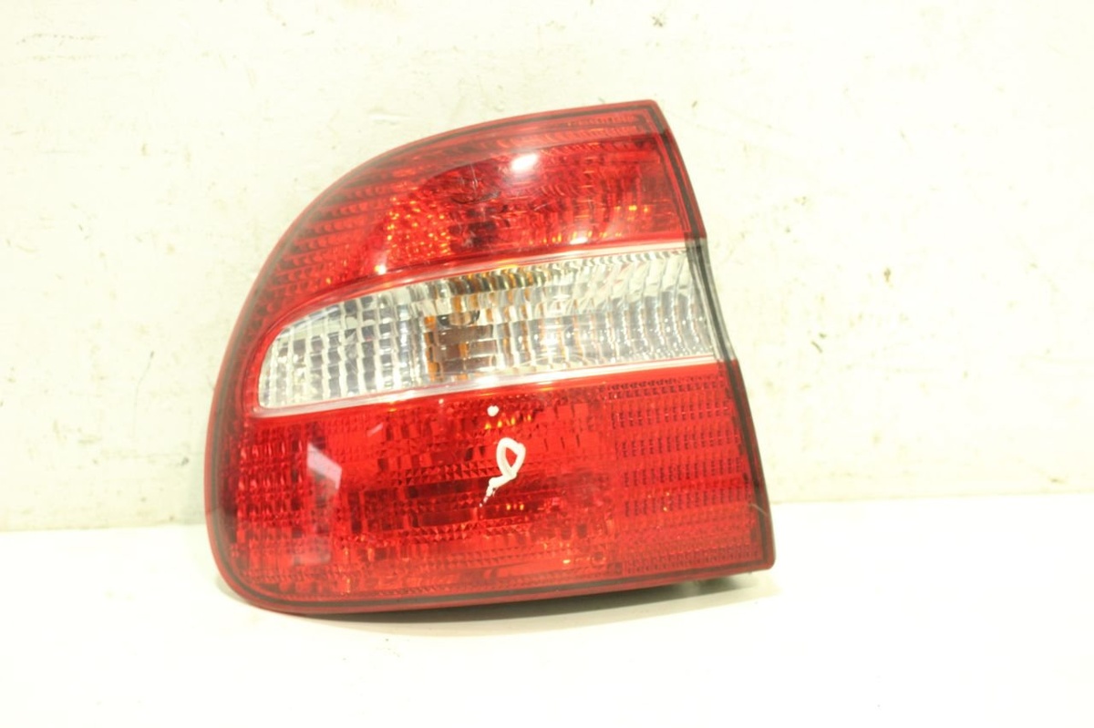 Фонарь задний левый к Volvo V40 2002