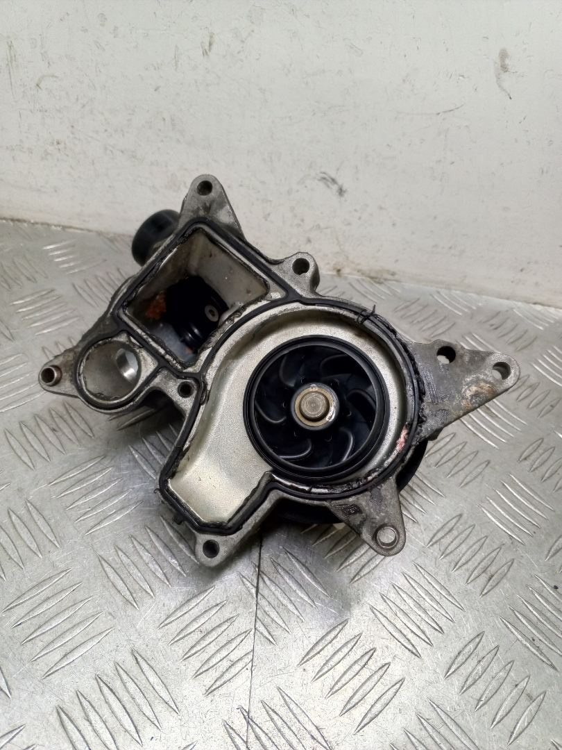 Помпа к BMW X5 2010