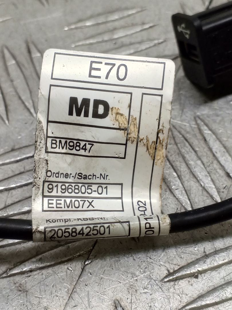 Разъем AUX / USB к BMW X5 2011