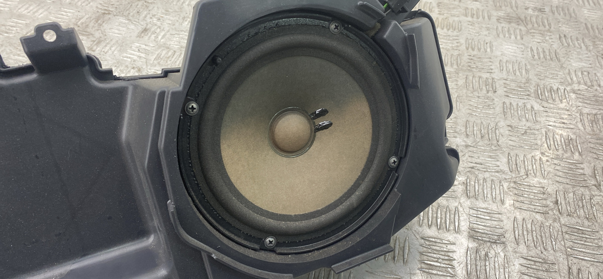 Сабвуфер к Audi A6 2010