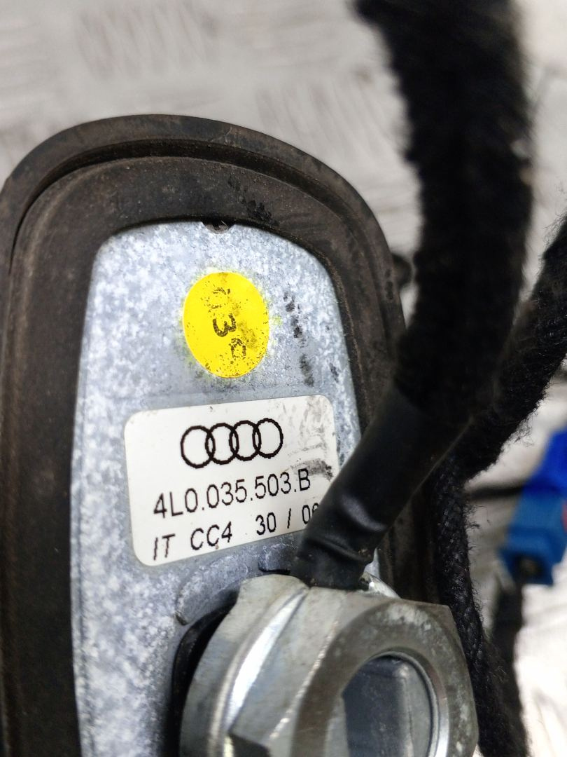 Антенна  к Audi Q7 2007