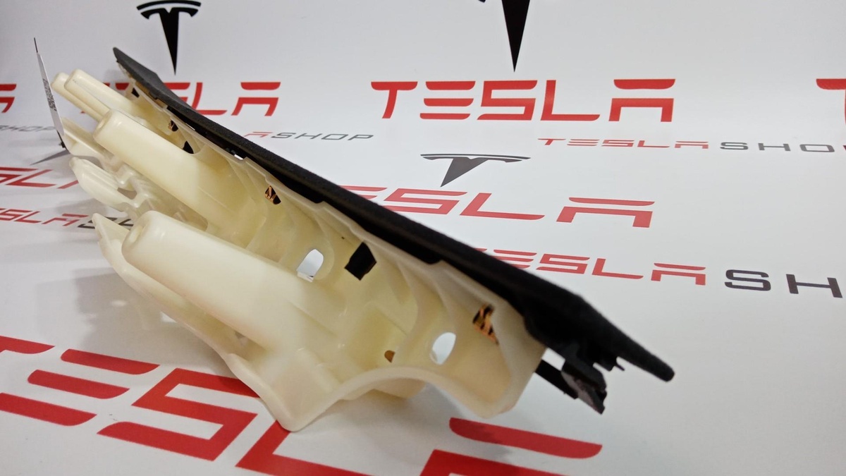 Прочая запчасть к Tesla Model X 2020