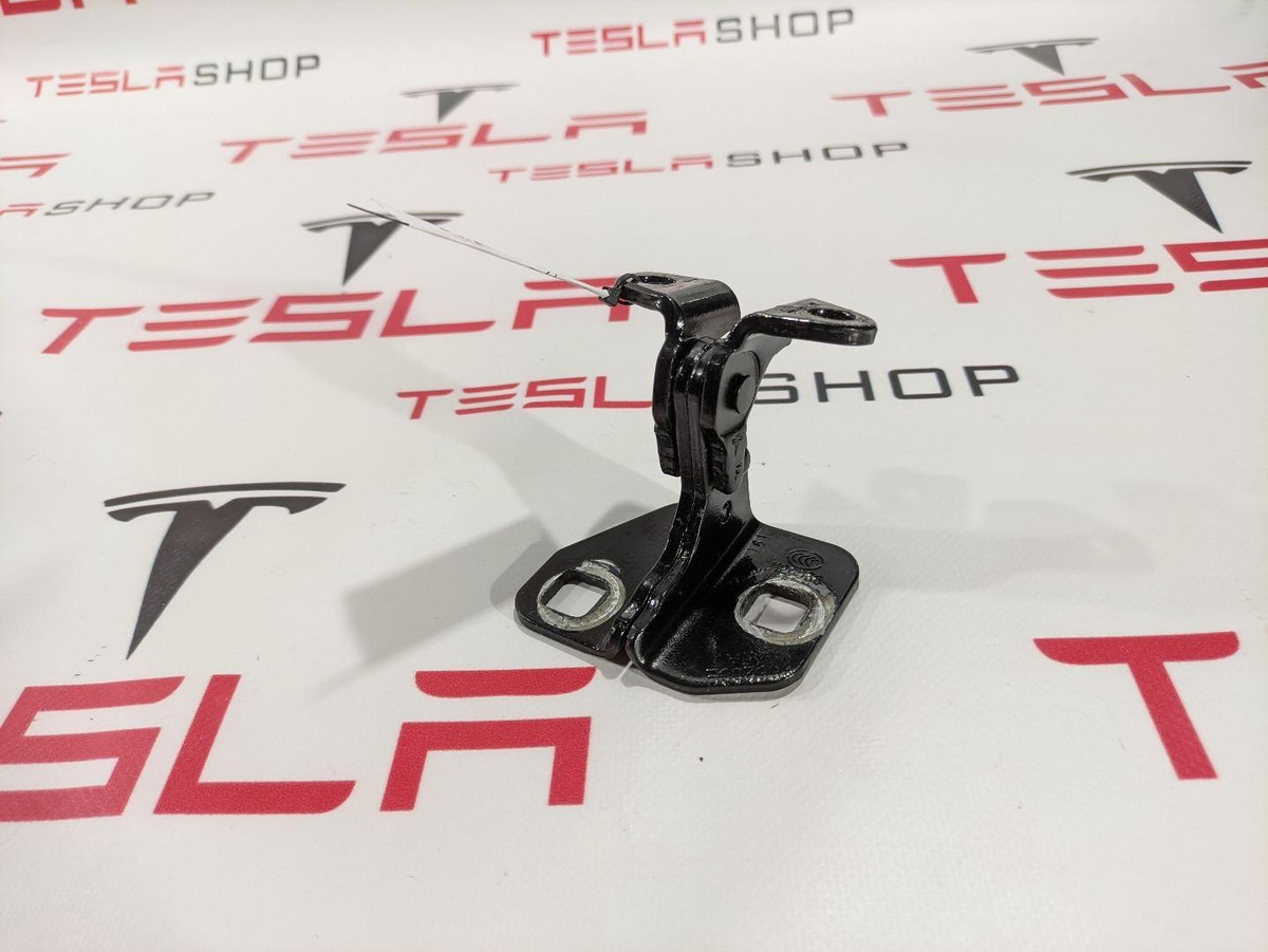 Петля двери к Tesla Model S 2012